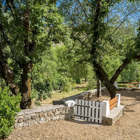 Hébergement de vacances With River Views, Uzer (Ardeche)